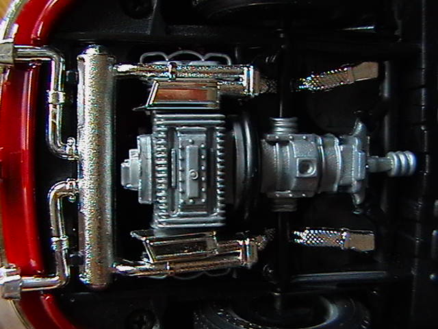 Detailgetreuer Motor in einem Modell des Porsche 356 B. Hier: sicht auf die Bodenplatte